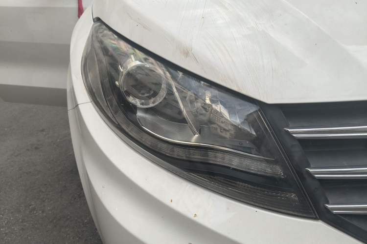 Used Dongfeng Fengon 580 2017 1.5T Manual Luxury Model Right Front Headlight