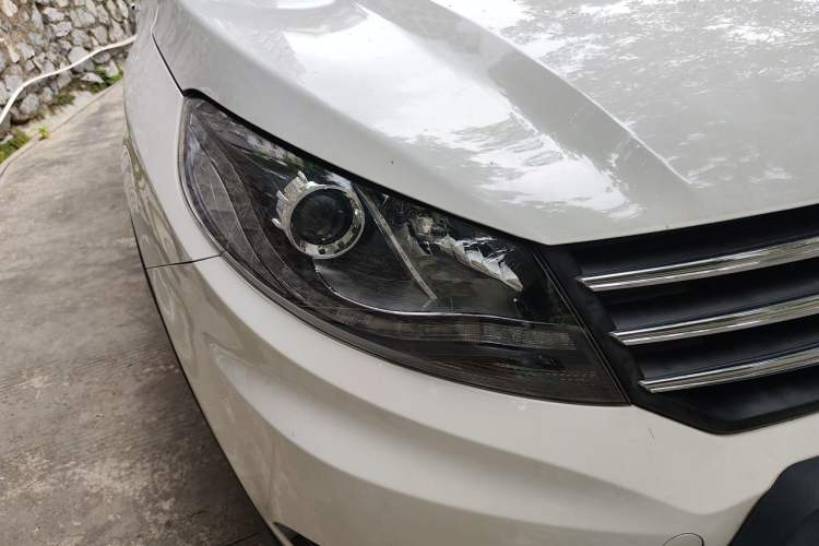 Used Dongfeng Fengon 580 2017 Revised Version 1.5T CVT Luxury Edition Right Front Headlight