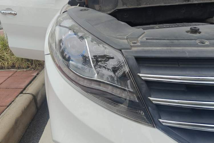 Used Dongfeng Fengon 580 2017 1.5T CVT Smart Connectivity Model Right Front Headlight
