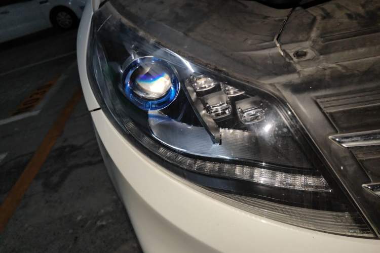 Used Dongfeng Fengon 580 2017 1.5T CVT Smart Style Model Right Front Headlight
