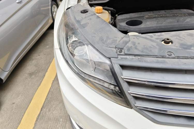 Used Dongfeng Fengon 580 2017 1.5T CVT Luxury Model Right Front Headlight