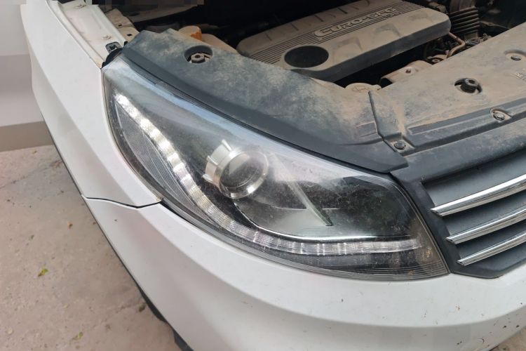 Used Dongfeng Fengon 580 2017 1.5T CVT Smart Style Model Right Front Headlight
