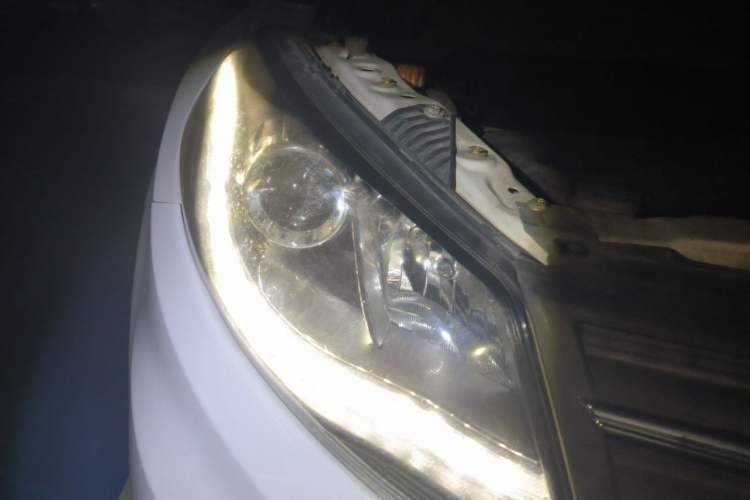 Used Dongfeng Fengon 580 2017 1.5T Manual Luxury Model Right Front Headlight