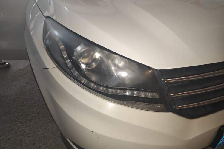 Used Dongfeng Fengon 580 2017 1.5T CVT Comfort Model Right Front Headlight