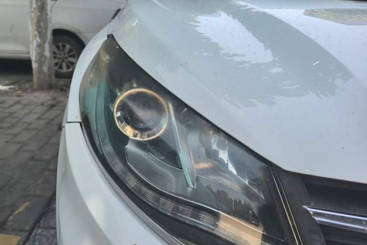 Used Dongfeng Fengon 580 2017 1.5T Manual Luxury Model Right Front Headlight