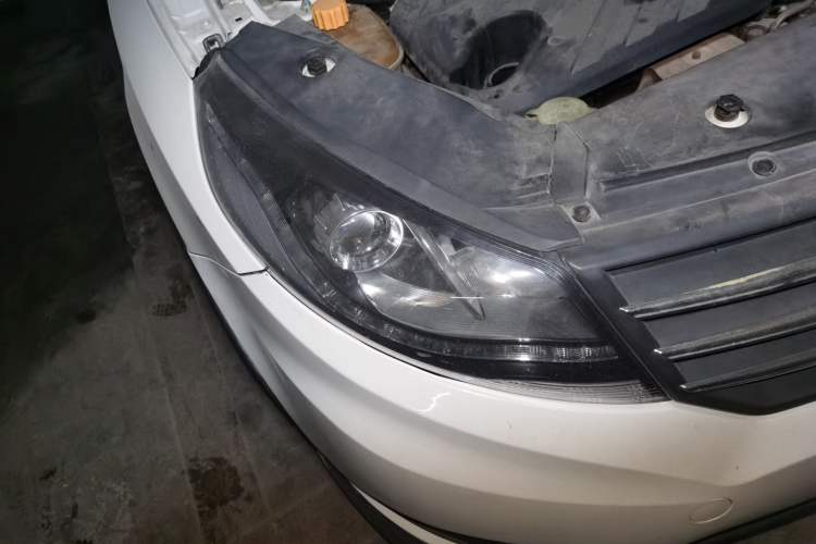 Used Dongfeng Fengon 580 2017 1.5T CVT Luxury Model Right Front Headlight