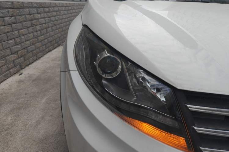 Used Dongfeng Fengon 580 2017 1.8L Manual Comfort Model Right Front Headlight