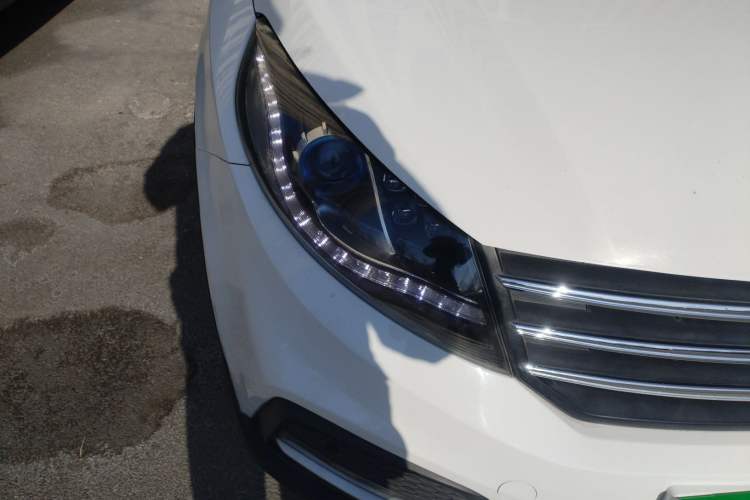 Used Dongfeng Fengon 580 2017 1.5T CVT Smart Connectivity Model Right Front Headlight