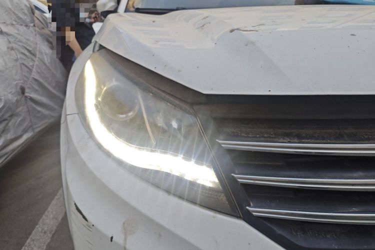 Used Dongfeng Fengon 580 2017 1.5T Manual Luxury Model Right Front Headlight