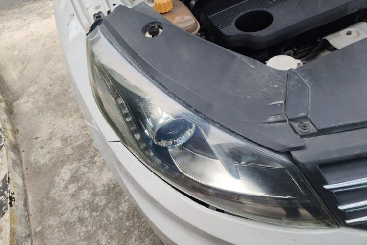 Used Dongfeng Fengon 580 2017 1.5T CVT Comfort Model Right Front Headlight
