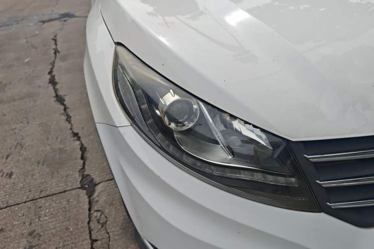 Used Dongfeng Fengon 580 2017 1.5T CVT Comfort Model Right Front Headlight