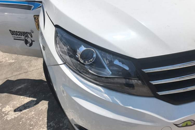 Used Dongfeng Fengon 580 2017 1.5T CVT Comfort Model Right Front Headlight