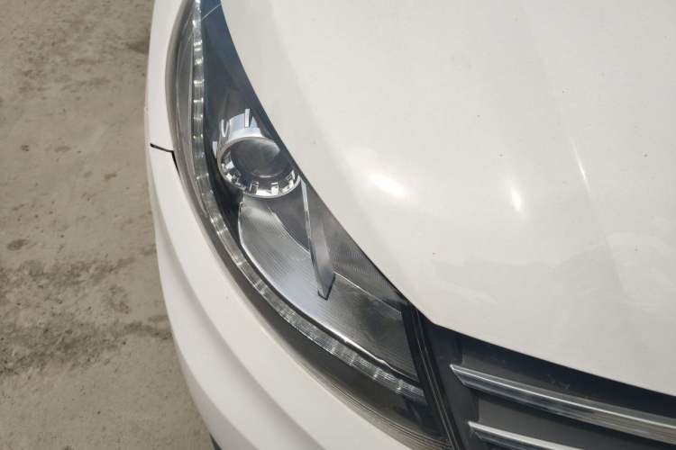 Used Dongfeng Fengon 580 2017 1.5T Manual Luxury Model Right Front Headlight