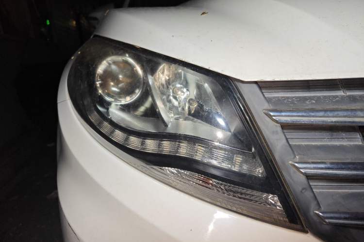 Used Dongfeng Fengon 580 2017 1.5T Manual Luxury Model Right Front Headlight