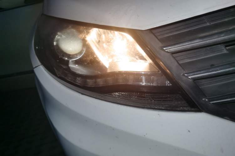 Used Dongfeng Fengon 580 2017 1.5T CVT Luxury Model Right Front Headlight