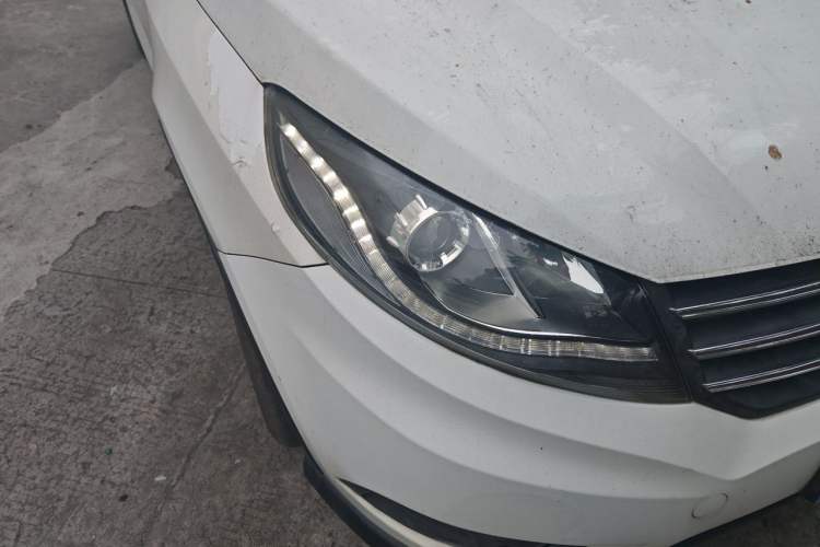Used Dongfeng Fengon 580 2017 1.5T Manual Luxury Model Right Front Headlight