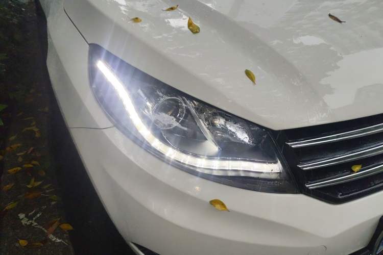 Used Dongfeng Fengon 580 2017 1.8L Manual Comfort Model Right Front Headlight