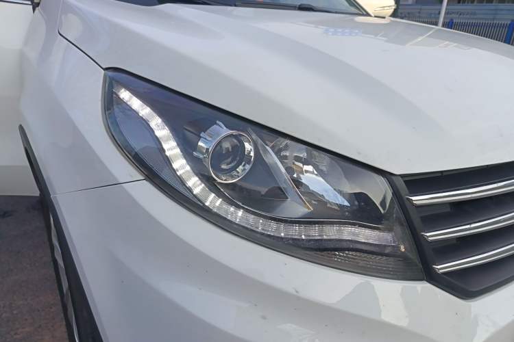 Used Dongfeng Fengon 580 2017 1.8L Manual Comfort Model Right Front Headlight