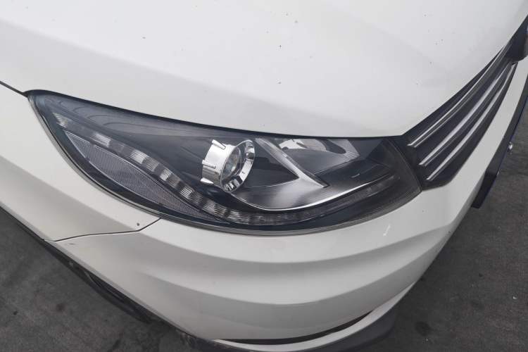Used Dongfeng Fengon 580 2017 1.5T Manual Luxury Model Right Front Headlight