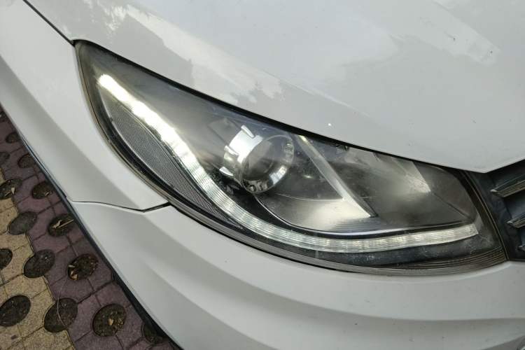 Used Dongfeng Fengon 580 2017 1.5T CVT Luxury Model Right Front Headlight