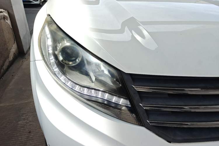 Used Dongfeng Fengon 580 2017 1.5T Manual Luxury Model Right Front Headlight