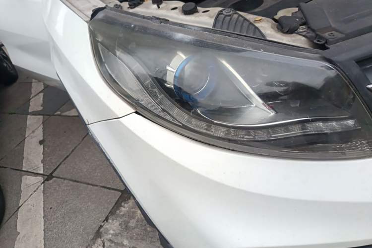 Used Dongfeng Fengon 580 2017 1.5T CVT Smart Style Model Right Front Headlight