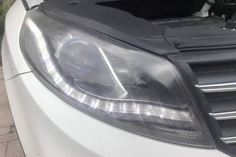 Used Dongfeng Fengon 580 2017 1.5T CVT Smart Connectivity Model Right Front Headlight