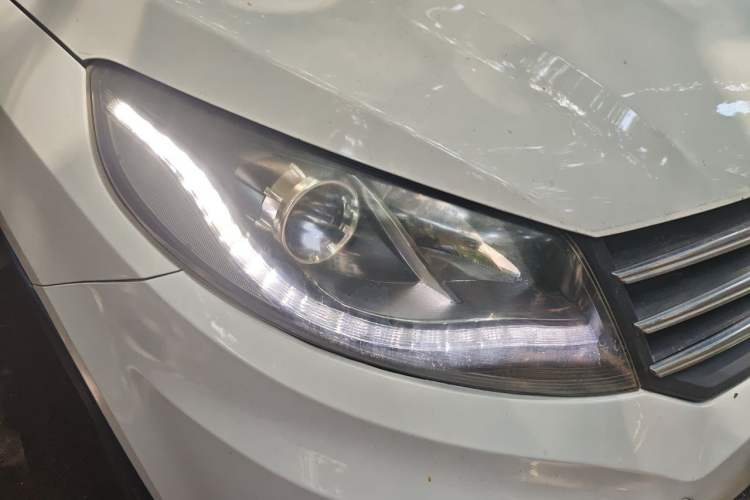 Used Dongfeng Fengon 580 2017 1.5T CVT Luxury Model Right Front Headlight