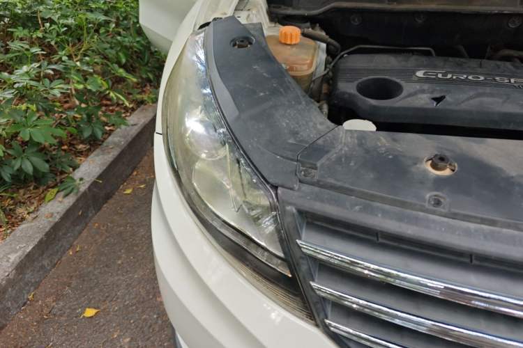 Used Dongfeng Fengon 580 2017 1.5T Manual Luxury Model Right Front Headlight