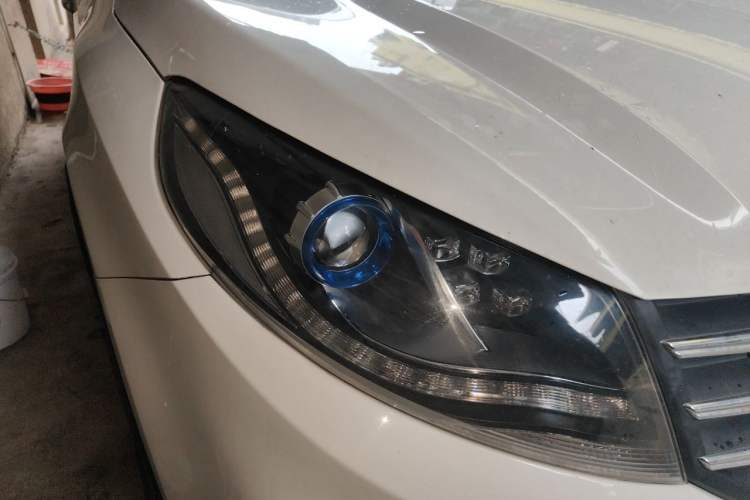 Used Dongfeng Fengon 580 2017 1.5T CVT Smart Style Model Right Front Headlight