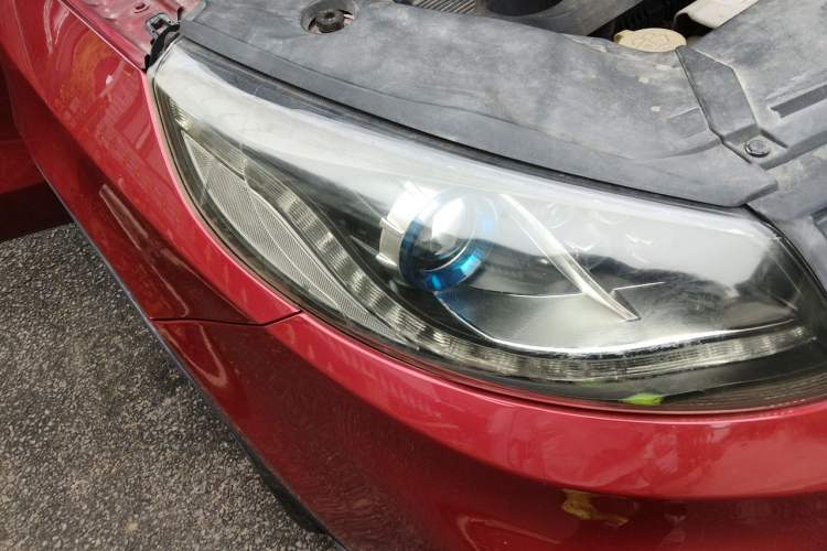 Used Dongfeng Fengon 580 2017 1.5T CVT Smart Connectivity Model Right Front Headlight