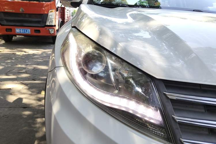 Used Dongfeng Fengon 580 2017 Revised Version 1.5T CVT Luxury Edition Right Front Headlight