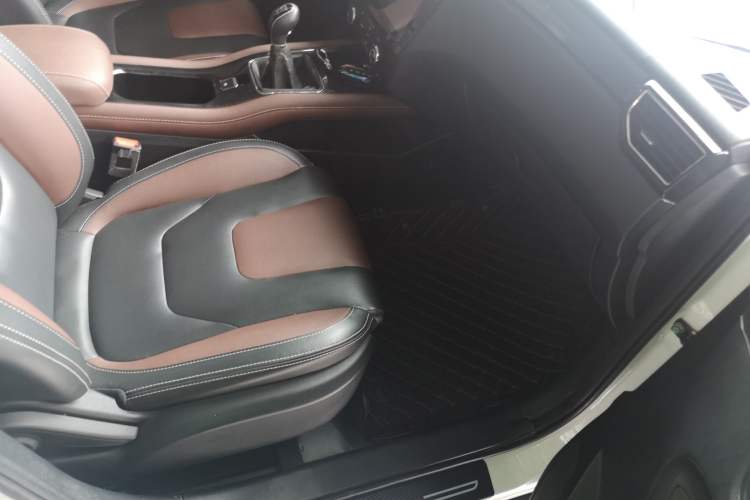 Used Dongfeng Fengon 580 2017 1.5T Manual Luxury Model Right Front Seat