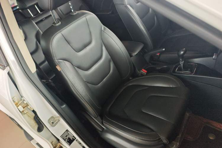 Used Dongfeng Fengon 580 2017 1.8L Manual Comfort Model Right Front Seat
