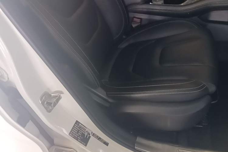 Used Dongfeng Fengon 580 2017 1.5T CVT Luxury Model Right Front Seat