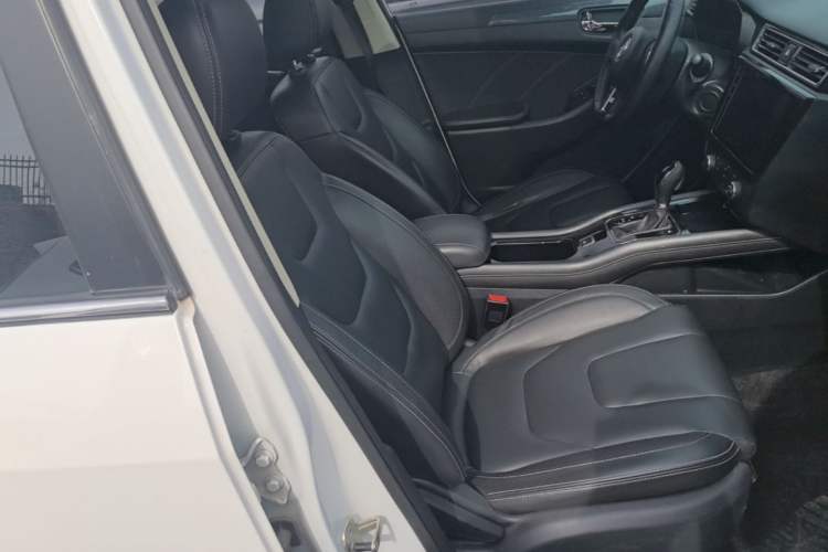 Used Dongfeng Fengon 580 2017 1.5T CVT Luxury Model Right Front Seat