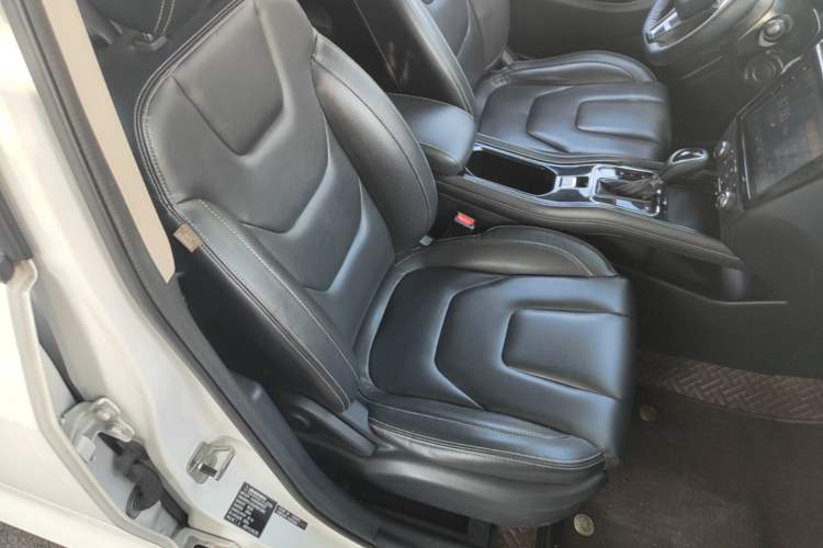 Used Dongfeng Fengon 580 2017 1.5T CVT Luxury Model Right Front Seat