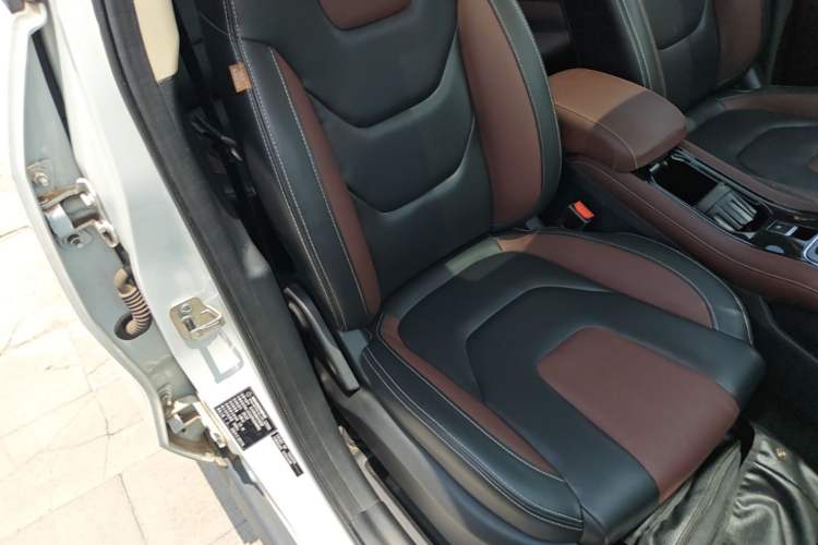 Used Dongfeng Fengon 580 2017 1.5T CVT Luxury Model Right Front Seat
