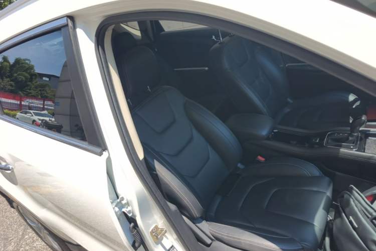 Used Dongfeng Fengon 580 2017 1.5T CVT Comfort Model Right Front Seat