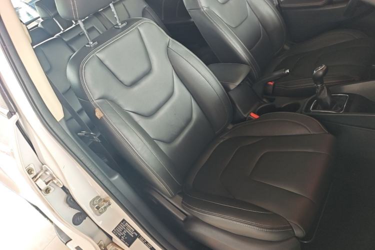 Used Dongfeng Fengon 580 2017 1.8L Manual Comfort Model Right Front Seat