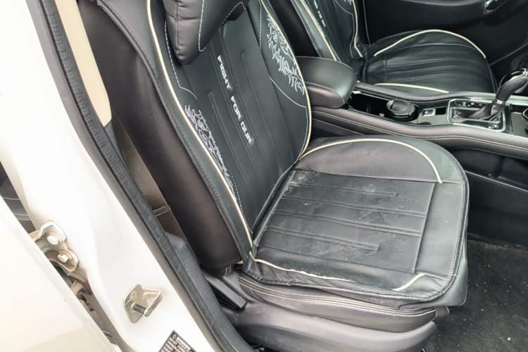 Used Dongfeng Fengon 580 2017 Revised Version 1.5T CVT Luxury Edition Right Front Seat