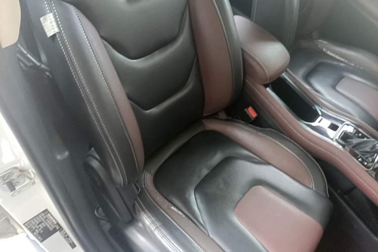 Used Dongfeng Fengon 580 2017 1.5T CVT Luxury Model Right Front Seat