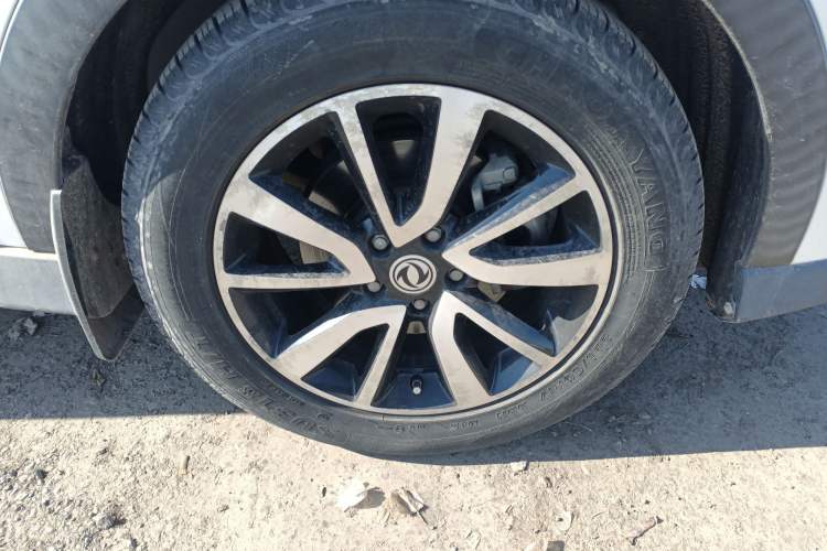 Used Dongfeng Fengon 580 2017 1.5T CVT Luxury Model Right Front Wheel Hub