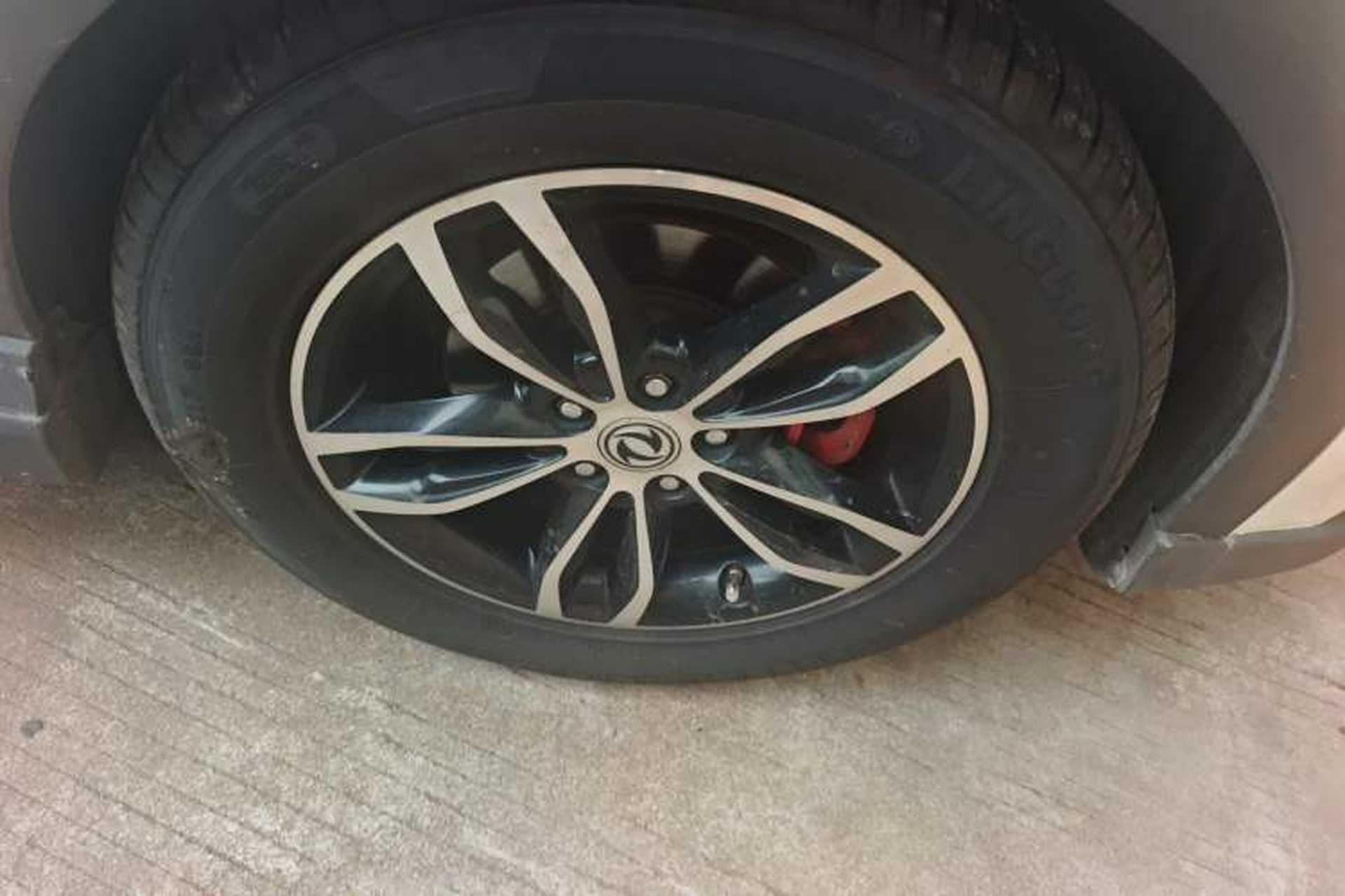 Used Dongfeng Fengon 580 2017 1.5T CVT Smart Style Model Right Front Wheel Hub