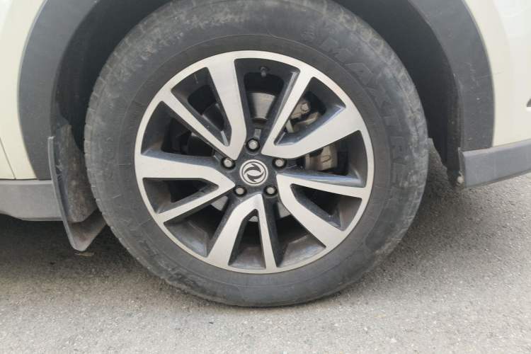 Used Dongfeng Fengon 580 2017 1.5T Manual Luxury Model Right Front Wheel Hub