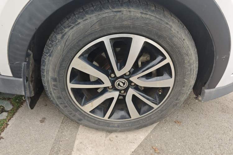 Used Dongfeng Fengon 580 2017 1.5T Manual Luxury Model Right Front Wheel Hub
