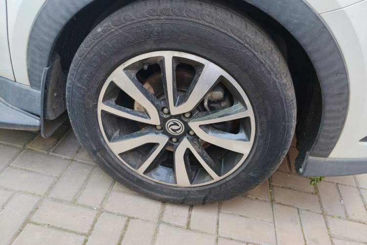 Used Dongfeng Fengon 580 2017 1.5T Manual Luxury Model Right Front Wheel Hub