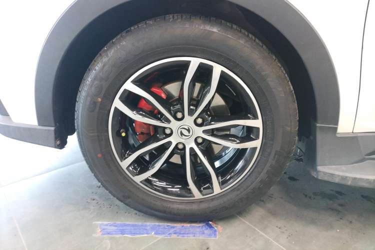 Used Dongfeng Fengon 580 2017 1.5T CVT Smart Style Model Right Front Wheel Hub