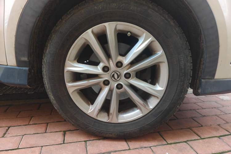 Used Dongfeng Fengon 580 2017 1.8L Manual Comfort Model Right Front Wheel Hub