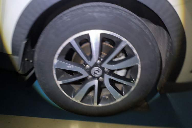 Used Dongfeng Fengon 580 2017 1.5T Manual Luxury Model Right Front Wheel Hub